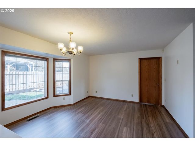 1566 Ne LAURELWOOD Cir, Canby, OR 97013