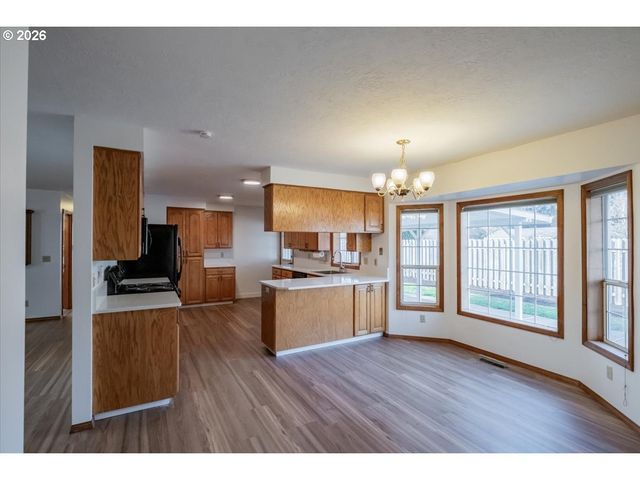 1566 Ne LAURELWOOD Cir, Canby, OR 97013