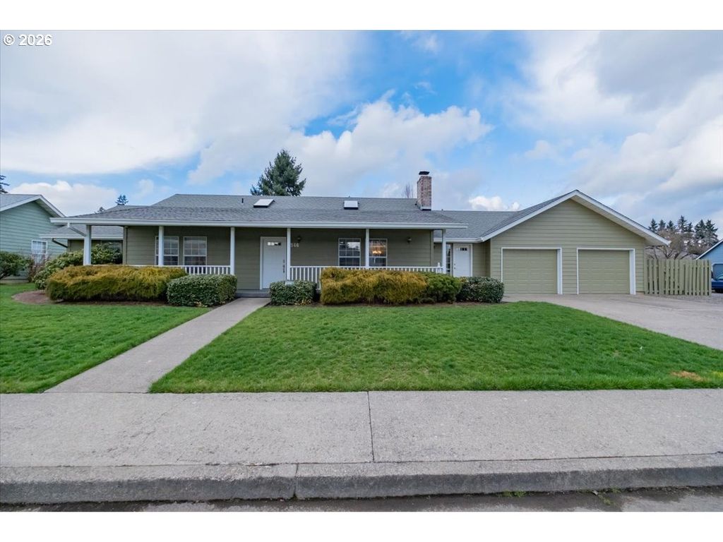 1566 Ne LAURELWOOD Cir, Canby, OR 97013