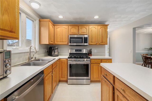 75 Macbeth Street, Cranston, RI 02920