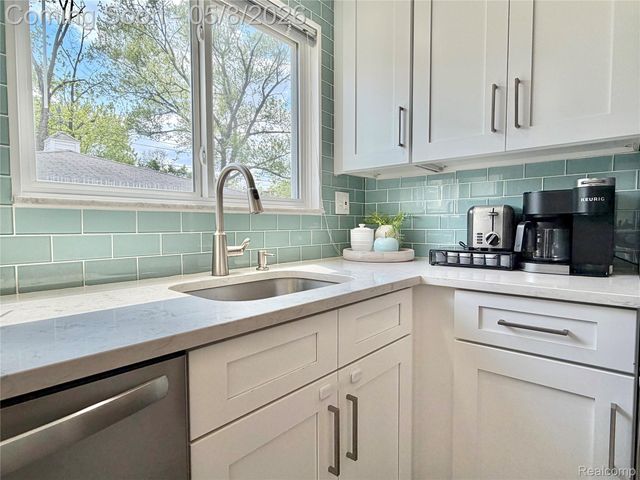 1274 Fontaine Avenue, Madison Heights, MI 48071