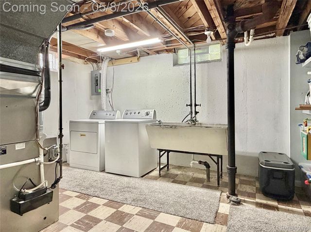 1274 Fontaine Avenue, Madison Heights, MI 48071