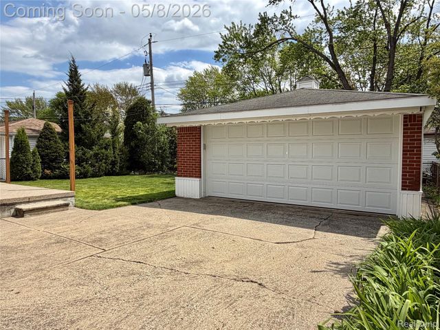 1274 Fontaine Avenue, Madison Heights, MI 48071