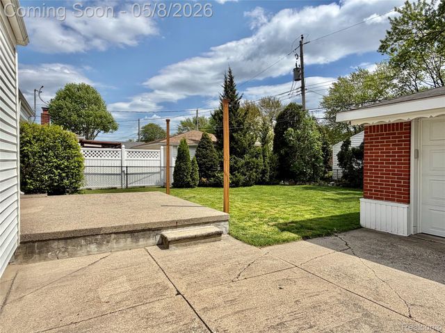 1274 Fontaine Avenue, Madison Heights, MI 48071