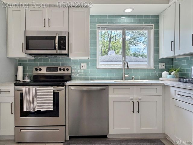 1274 Fontaine Avenue, Madison Heights, MI 48071