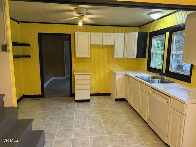 602 West 2nd Avenue, Big Stone Gap, VA 24219