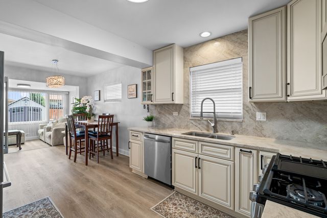 7625 W Strong Street, Harwood Heights, IL 60706