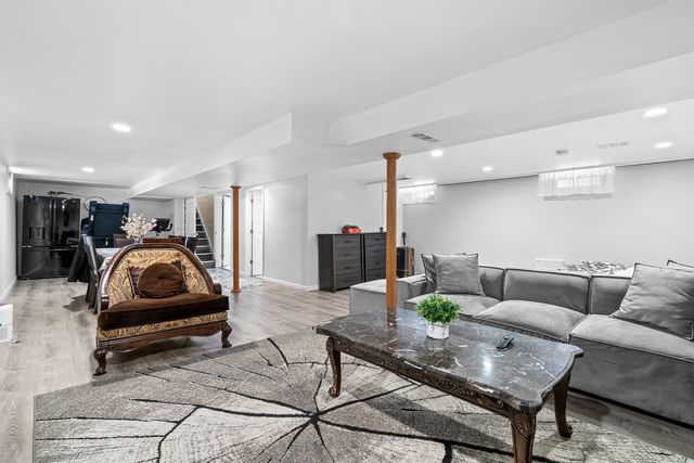 7625 W Strong Street, Harwood Heights, IL 60706