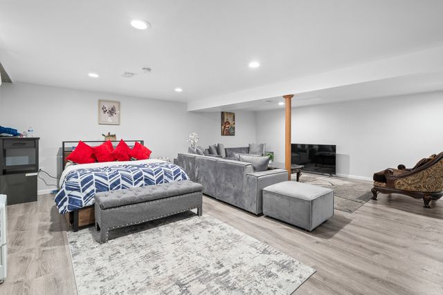 7625 W Strong Street, Harwood Heights, IL 60706