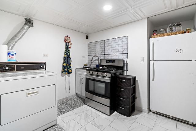 7625 W Strong Street, Harwood Heights, IL 60706