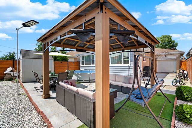 7625 W Strong Street, Harwood Heights, IL 60706