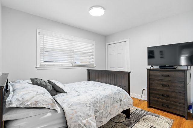 7625 W Strong Street, Harwood Heights, IL 60706