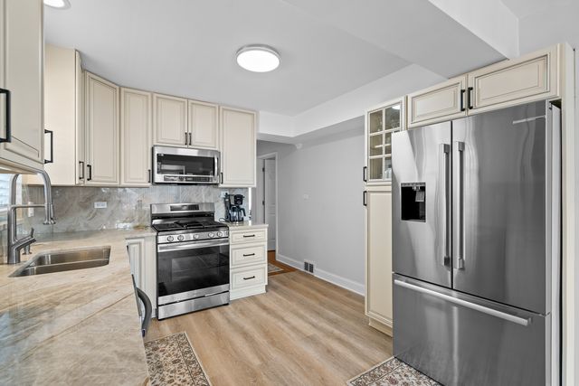 7625 W Strong Street, Harwood Heights, IL 60706