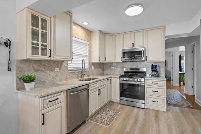 7625 W Strong Street, Harwood Heights, IL 60706