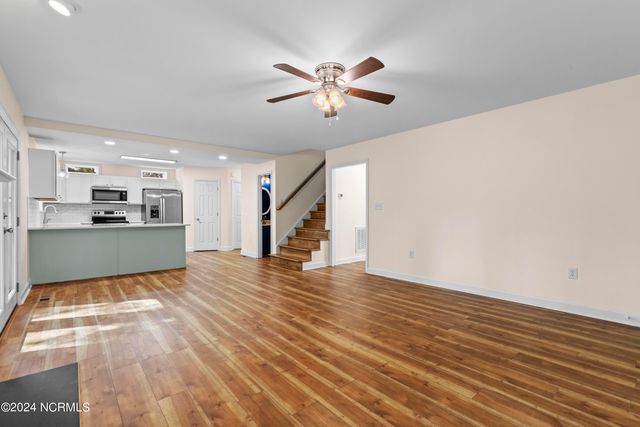210 Egret Point Drive, Sneads Ferry, NC 28460