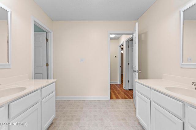 210 Egret Point Drive, Sneads Ferry, NC 28460