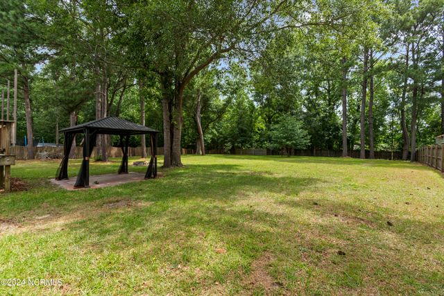 210 Egret Point Drive, Sneads Ferry, NC 28460