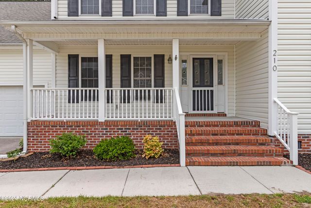 210 Egret Point Drive, Sneads Ferry, NC 28460