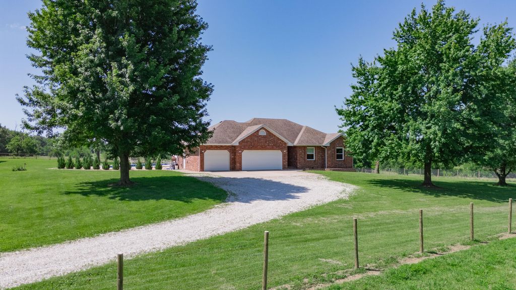 258 State Highway 32, Buffalo, MO 65622