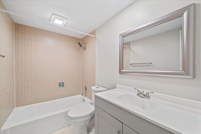 6617 Poplar Woods Cir S Apt 2, Germantown, TN 38138