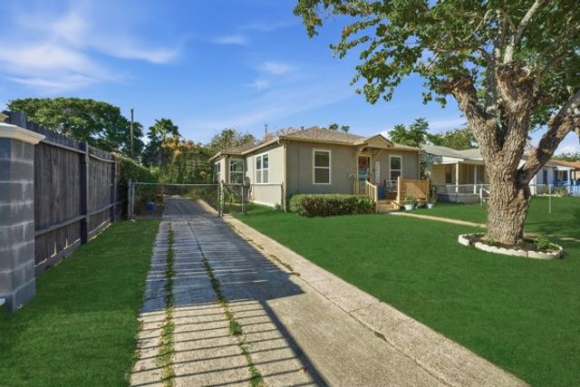 4333 Dinn St, Corpus Christi, TX 78415