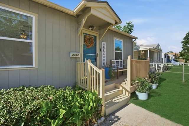 4333 Dinn St, Corpus Christi, TX 78415