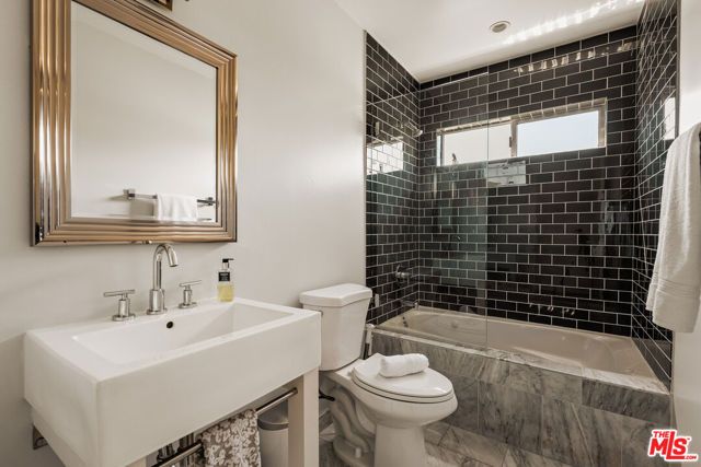 12545 Walsh Avenue, Los Angeles, CA 90066