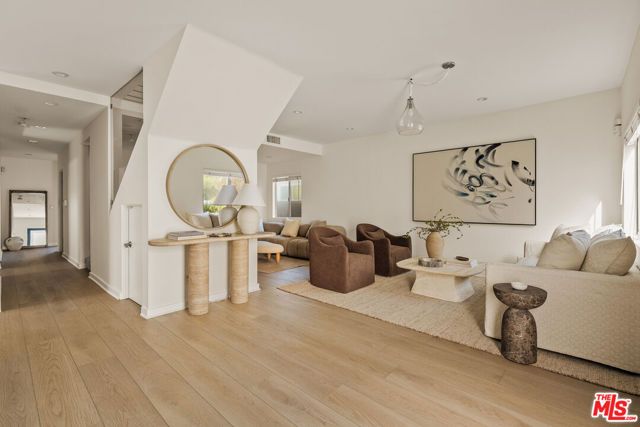 12545 Walsh Avenue, Los Angeles, CA 90066