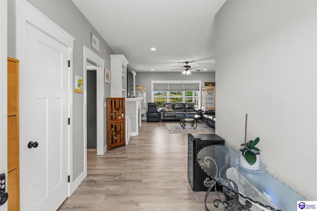132 Carriage Hills Lane, Elizabethtown, KY 42701