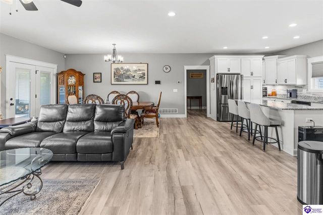 132 Carriage Hills Lane, Elizabethtown, KY 42701