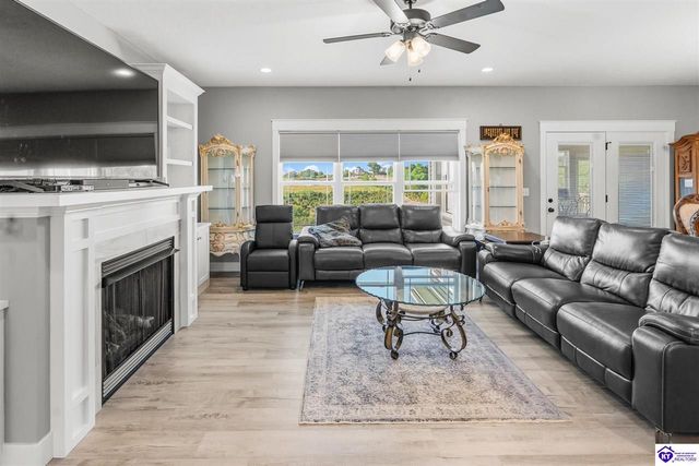 132 Carriage Hills Lane, Elizabethtown, KY 42701