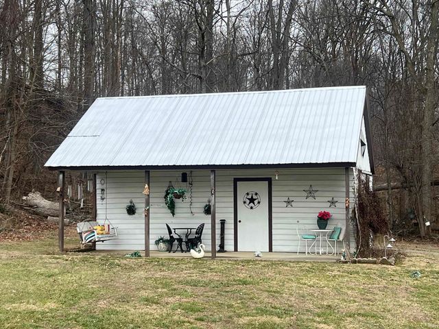 6281 E State Road 56 Highway, Dubois, IN 47527