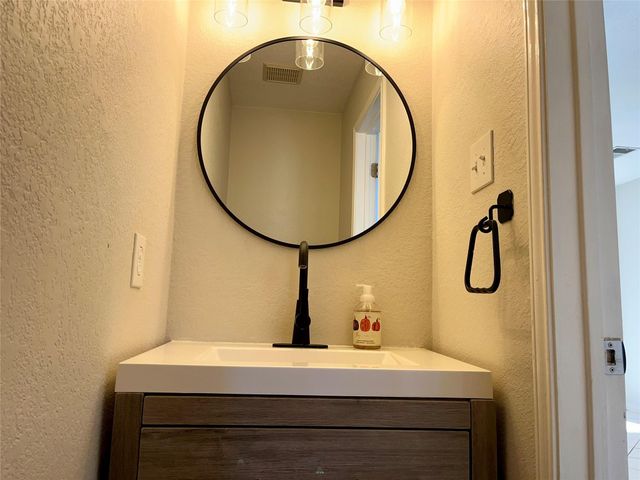 8709 Cretys CV, Austin, TX 78745