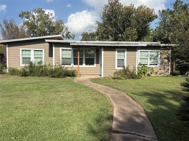 1622 W 9th Street, Freeport, TX 77541