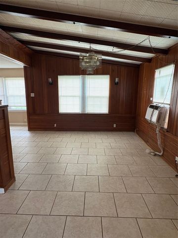 1622 W 9th Street, Freeport, TX 77541