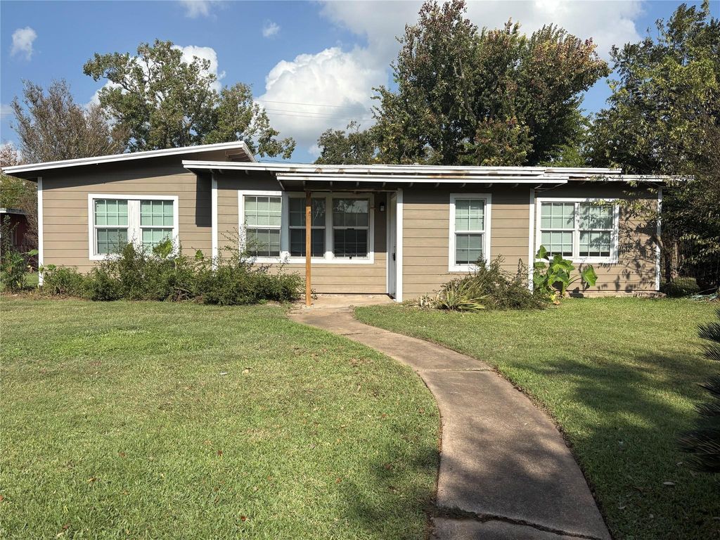 1622 W 9th Street, Freeport, TX 77541