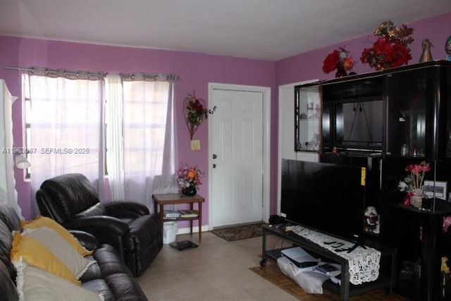 2950 NW 175th St, Miami Gardens, FL 33056