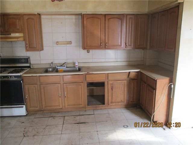 468 E Jefferson St, City Of But Ne, PA 16001