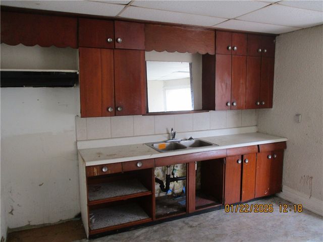 468 E Jefferson St, City Of But Ne, PA 16001