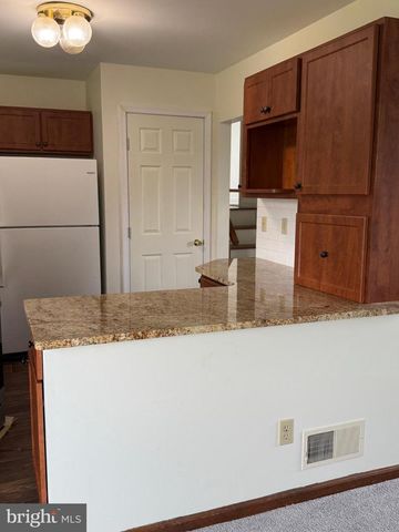 6 LAUREL LN, Lebanon, PA 17046