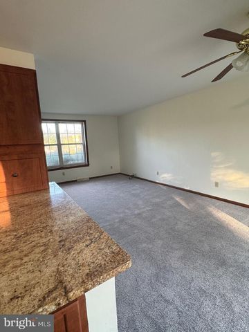 6 LAUREL LN, Lebanon, PA 17046