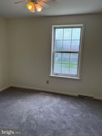 6 LAUREL LN, Lebanon, PA 17046