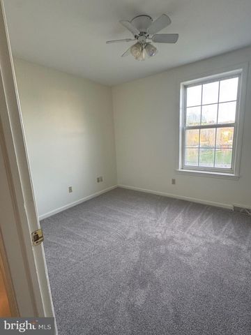 6 LAUREL LN, Lebanon, PA 17046
