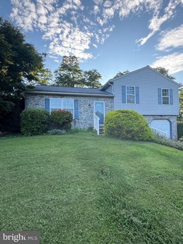 6 LAUREL LN, Lebanon, PA 17046
