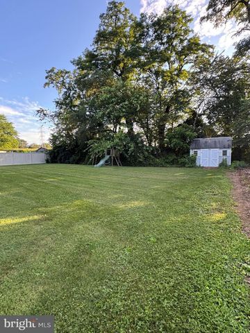 6 LAUREL LN, Lebanon, PA 17046
