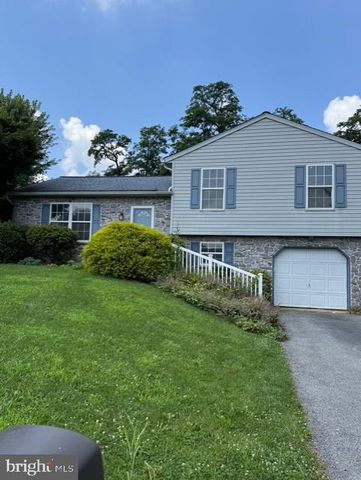 6 LAUREL LN, Lebanon, PA 17046