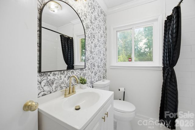 943 Hickory Nut Street, Charlotte, NC 28205
