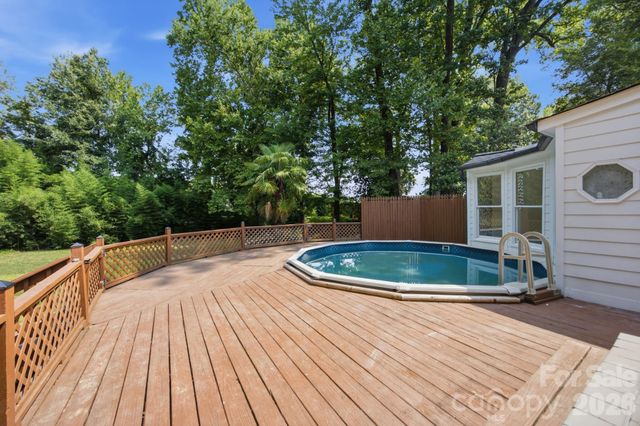 943 Hickory Nut Street, Charlotte, NC 28205