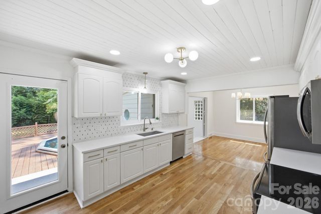 943 Hickory Nut Street, Charlotte, NC 28205