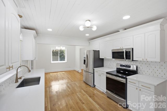 943 Hickory Nut Street, Charlotte, NC 28205